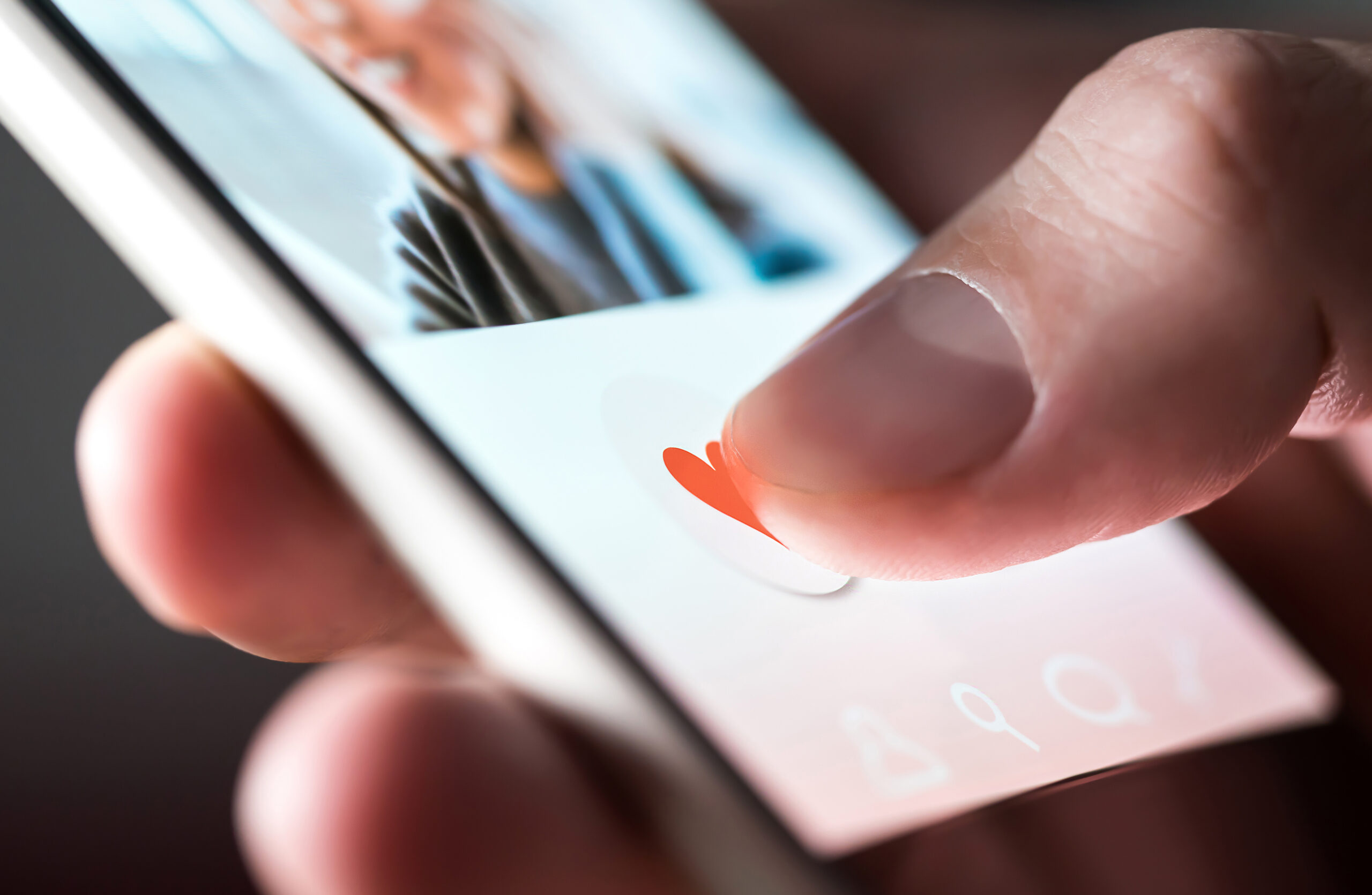 Dating During Divorce: What You Should Know Before You Swipe Right